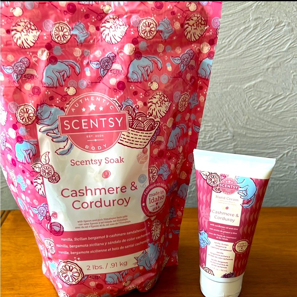 Cashmere & Corduroy Scentsy Soak W/ Hand Cream.